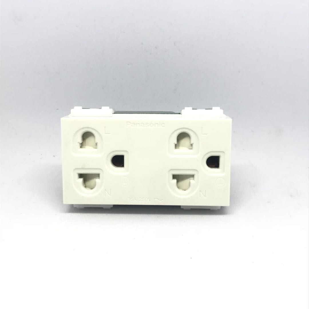 WEG15829 เต้ารับคู่มีกราวด์ มีม่านนิรภัย
