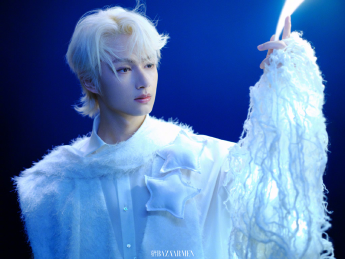 Pre - นิตยสาร Bazaar Men China JUNHUI WENJUNHUI 2025+โปสเตอร์(ในเล่ม)