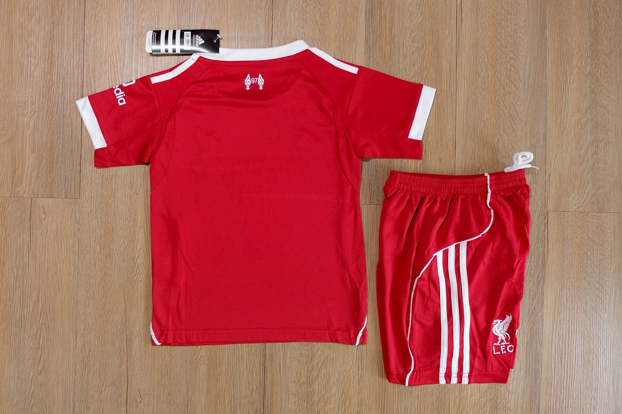 ชุดฟุตบอลเด็ก – 2025-26 ชุดฟุตบอลเด็กลิเวอร์พูล สีเเดง สำหรับเด็ก Fans Edition เกรดแฟนบอล Size 18-28