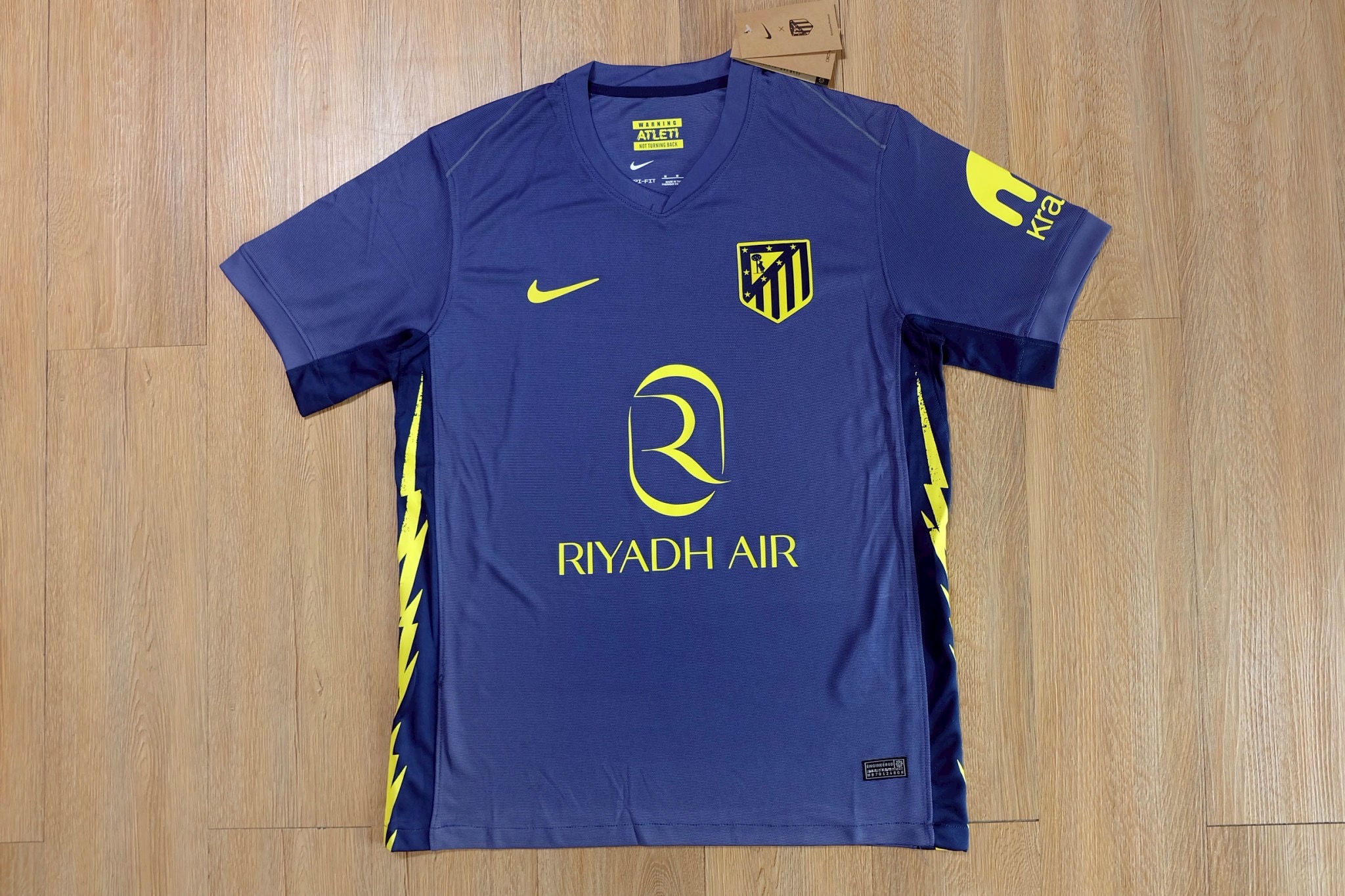 เสื้อฟุตบอลเเอตเลติโก้ มาดริด เยือน สีกรม Fans Edition เกรดแฟนบอล 2025