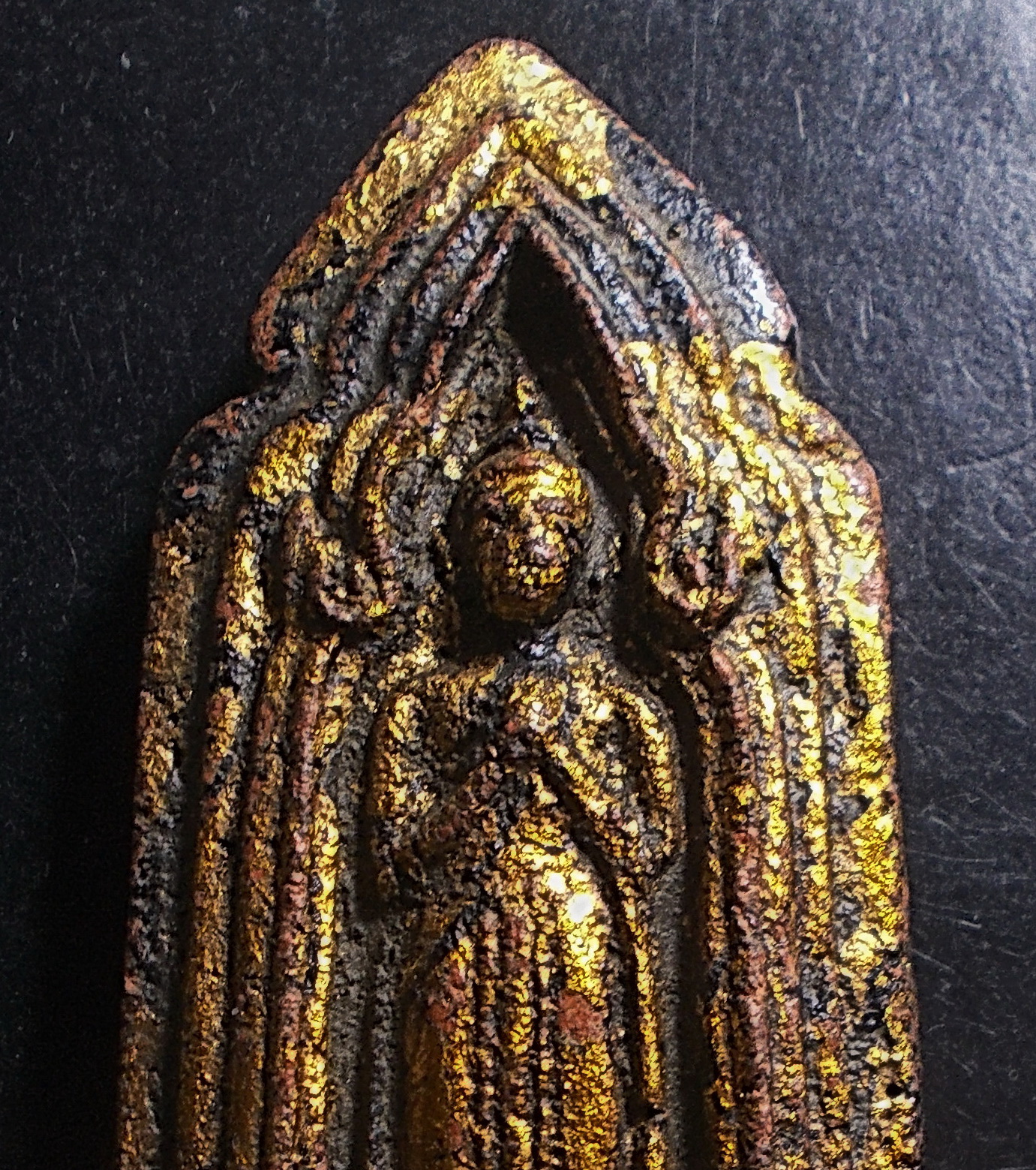 พระโคนสมอ เนื้อดินมีรักทอง กรุวังหน้า ปางรำพึง (ขายแล้ว)