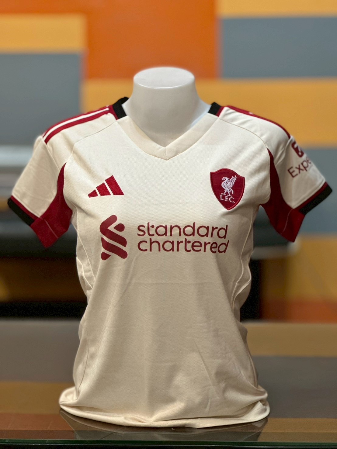 เสื้อฟุตบอลผู้หญิง ลิเวอร์พูล เยือน สีครีม Fans Edition เกรดฟุตบอล 2025
