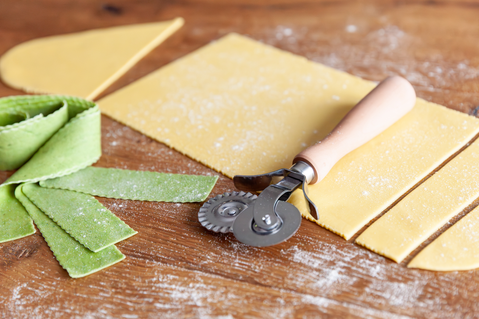 Marcato อิตาลี ลูกกลิ้งตัดแป้ง 2 in 1 แบบหัวเรียบและหัวหยักในแท่งเดียว รุ่น Tagliapasta