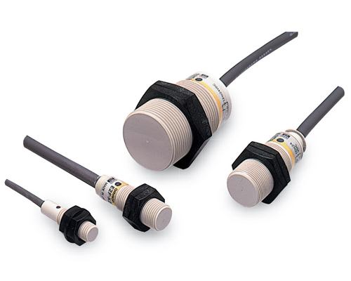 OMRON พร็อกซิมิตี้ เซนเซอร์ Plastic Cylindrical Inductive Proximity Sensor รุ่น E2F