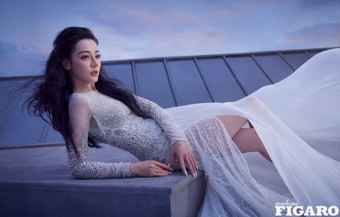 Pre - นิตยสาร Madame FIGARO ตี๋ลี่เร่อปา Dilireba 12/2023