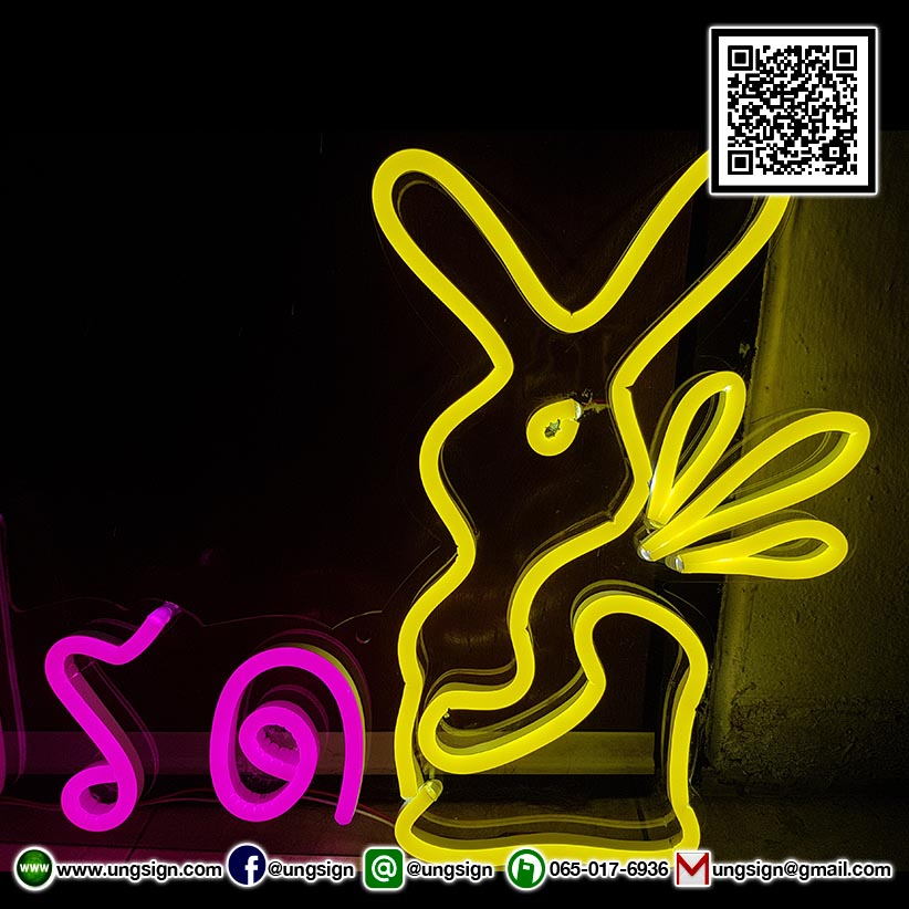 ป้ายไฟ นีออนเฟรค NeonFlex "ของโปรด" ไฟสีชมพู สีเหลือง ติดลงบนอะคริลิคใส รับผลิตตามรูปแบบที่ต้องการ