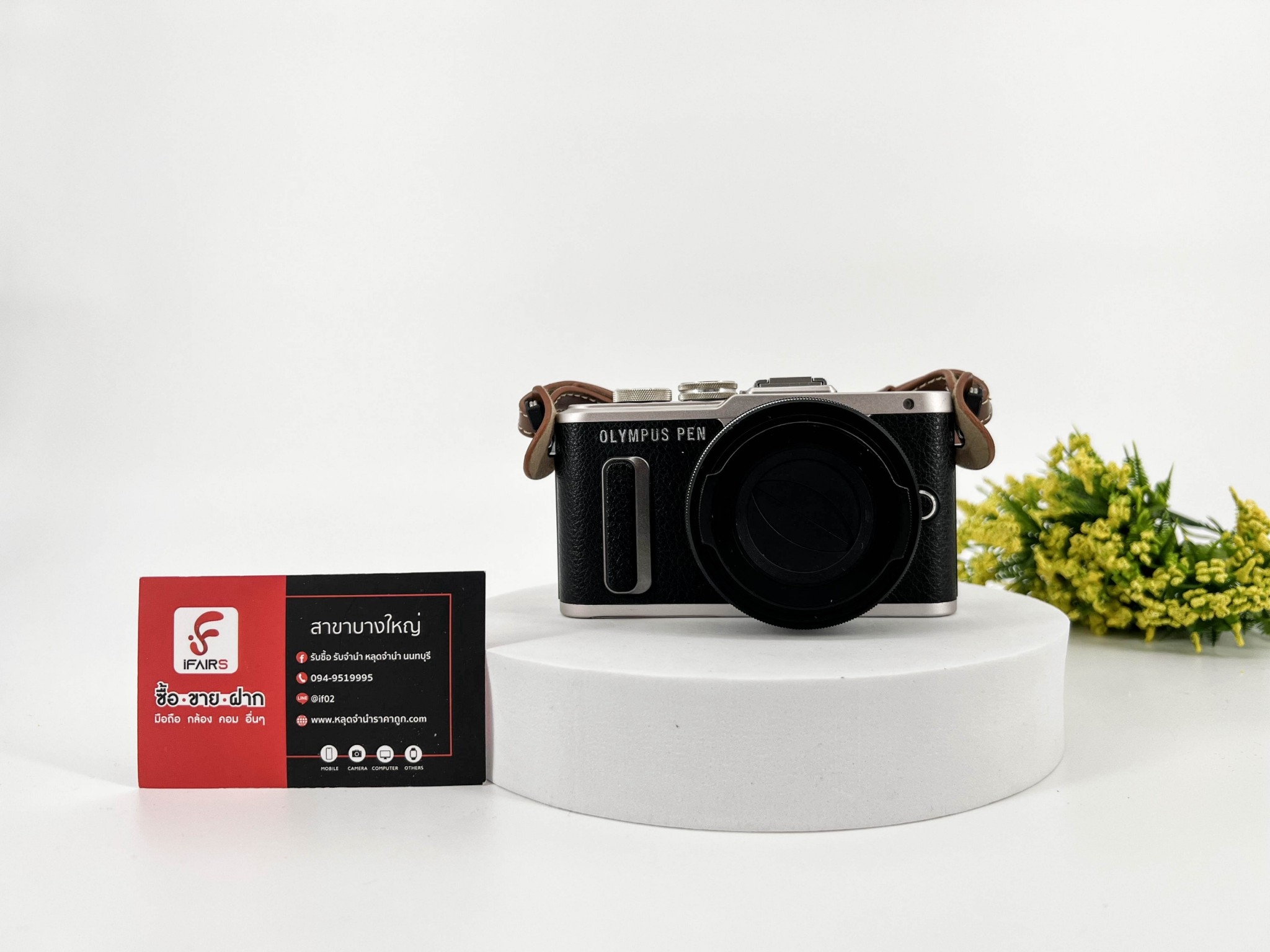 Olympus PEN E-PL8 + Lens 14-42 mm.