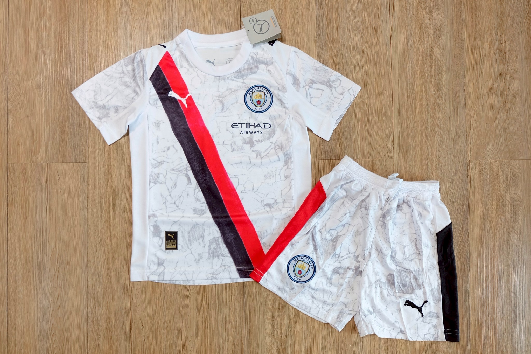 ชุดฟุตบอลเด็ก – ทีมเเมนซิ สีขาว Fans Edition เกรดเเฟนบอล 2025