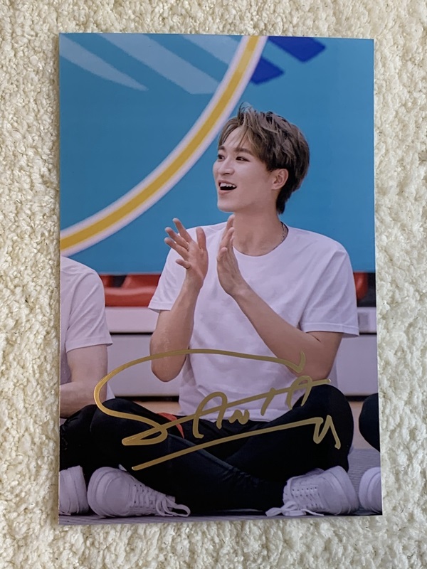 Pre - รูปถ่ายที่มีลายเซ็น INTO1