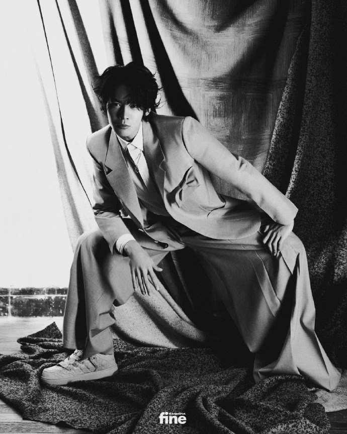 Pre - นิตยสาร ESQUIRE FINE อวี๋ซื่อ Yushi 2024 +การ์ด 4