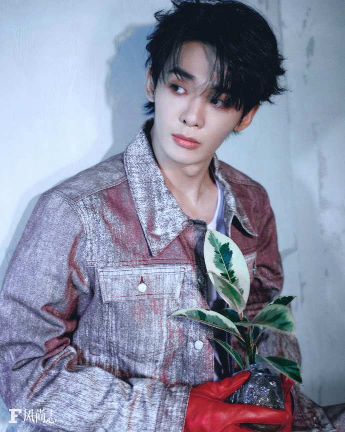 Pre - นิตยสาร F风尚志 หวังเฮ่อเหย่ 王赫野 WangHeye 2025 A/B/C+การ์ด+การ์ดโพลารอยด์