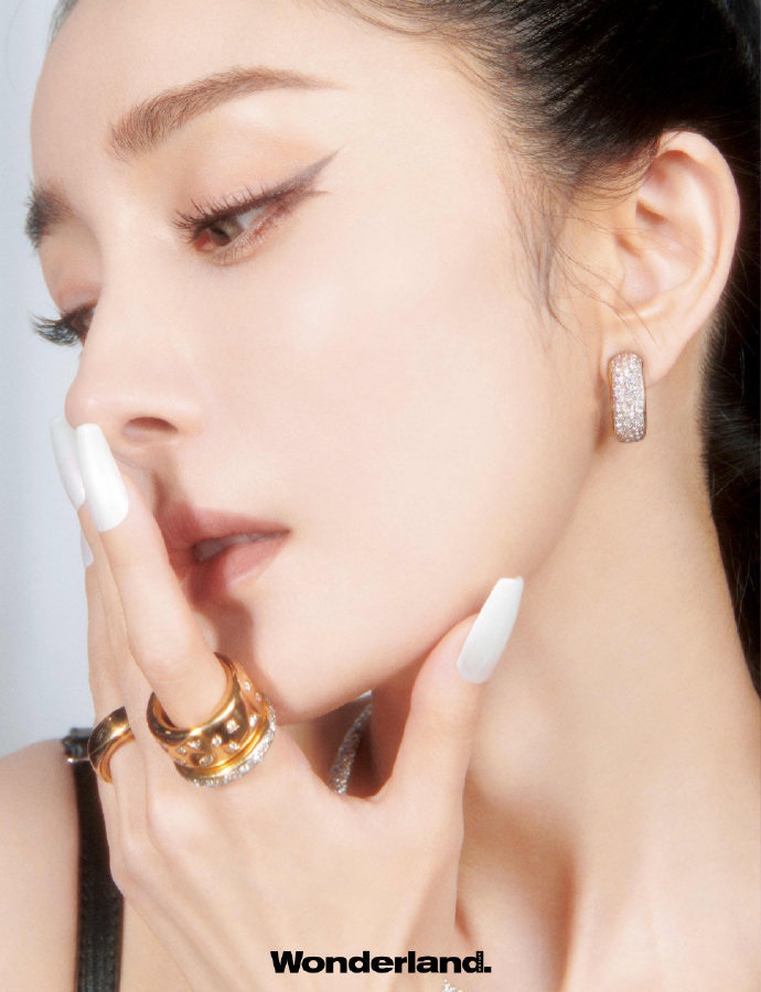 Pre - นิตยสาร Wonderland ปกหยางมี่ YangMi 2023