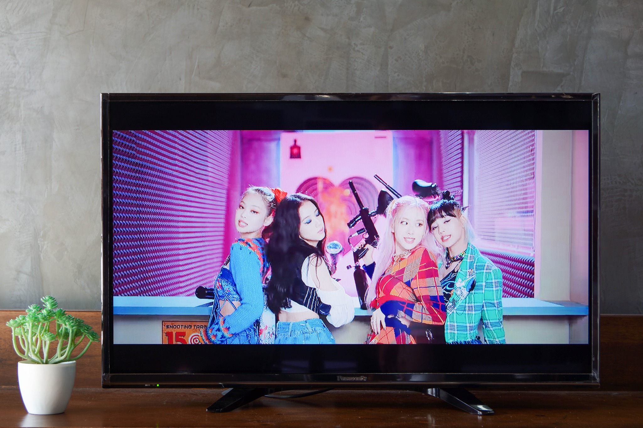 PANASONIC ทีวี FHD LED (32", Smart) รุ่น TH-32FS500T