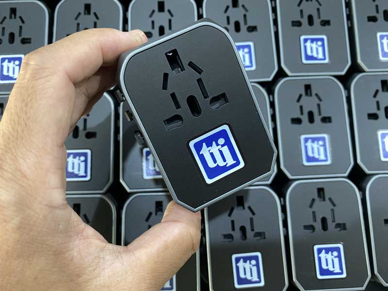 พิมพ์เต้าชาร์จไฟ พิมพ์ universal adapter สกรีน 4 สี