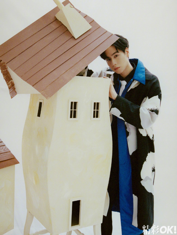 Pre - นิตยสาร OK หูอี้เทียน HuYitian 2024+ การ์ด 6