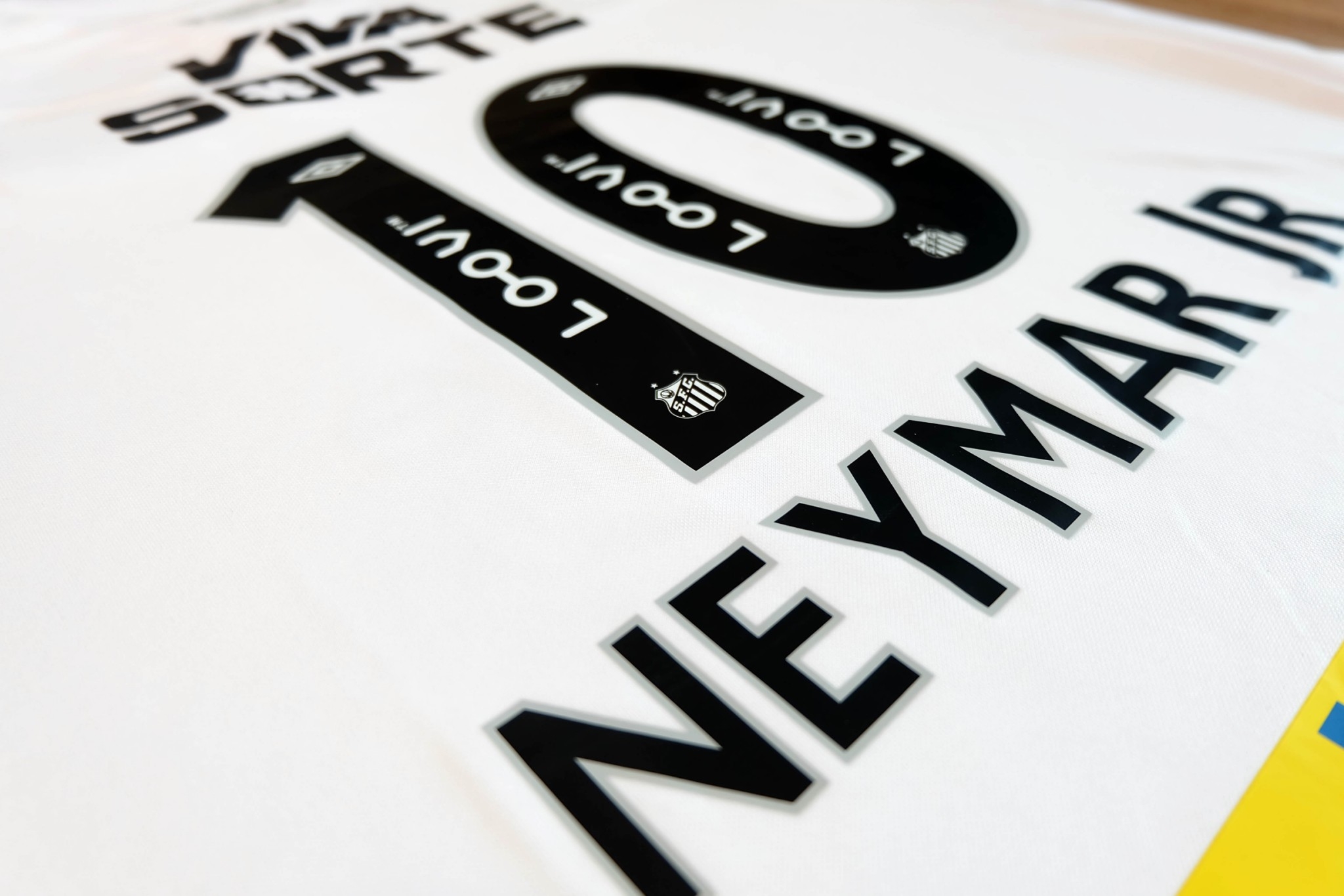 เสื้อฟุตบอล SANTOS สีขาว พร้อมชื่อ เบอร์ NEYMAY JR # 10 เกรดแฟนบอล 2025