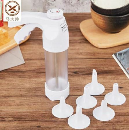 กระบอกกดคุกกี้พลาสติก พร้อมหัวบีบคุกกี้ 12 ลาย และหัวบีบครีมแต่งเค้ก 6 แบบ