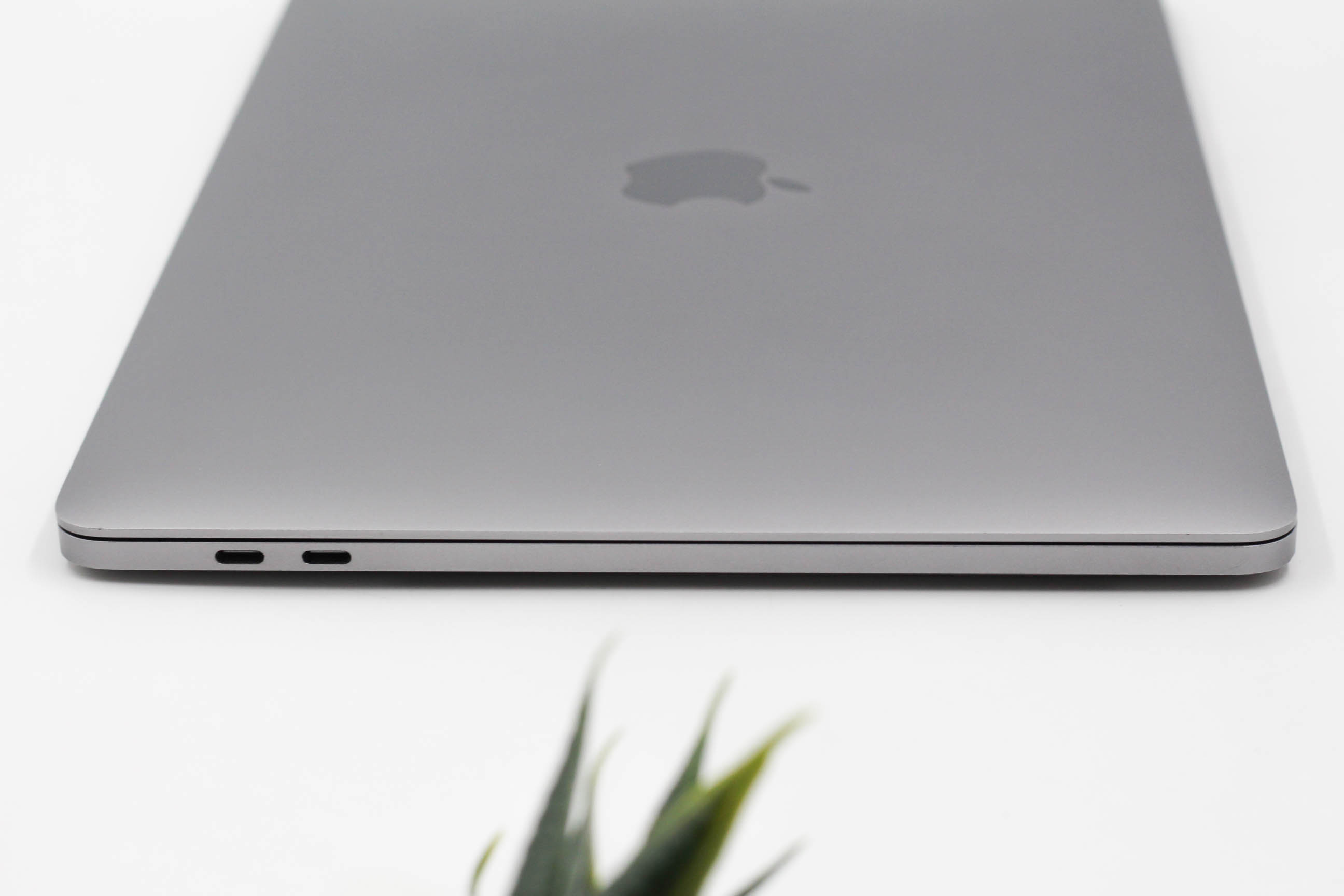 MacBook Pro (13-inch, 2017, Four Thunderbolt 3 Ports)