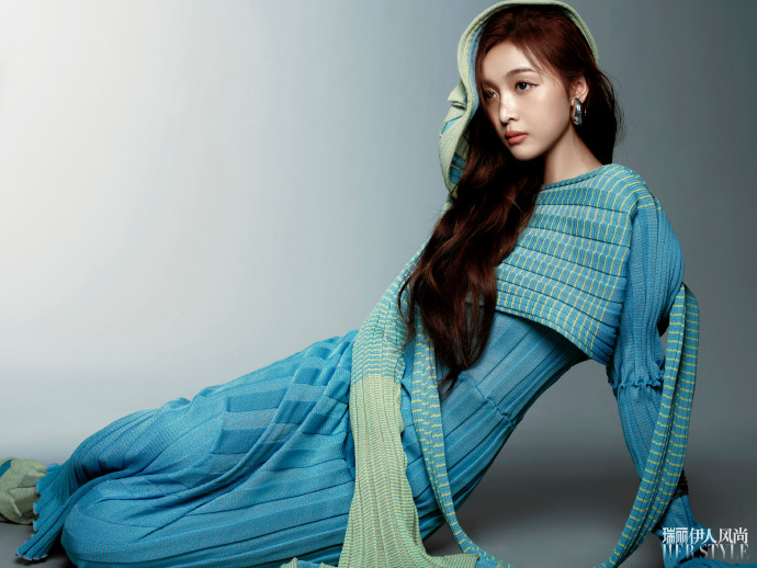 Pre - [瑞丽伊人风尚] นิตยสาร Rayli HerStyle อู๋เซวียนอี๋ WUXUANYI BETTYWU 2024