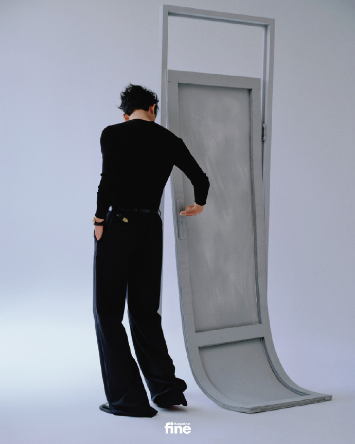 Pre - นิตยสาร ESQUIREfine จางหว่านอี้ zhangwanyi 张晚意 2025+โพลารอยด์ *3 + การ์ด*1