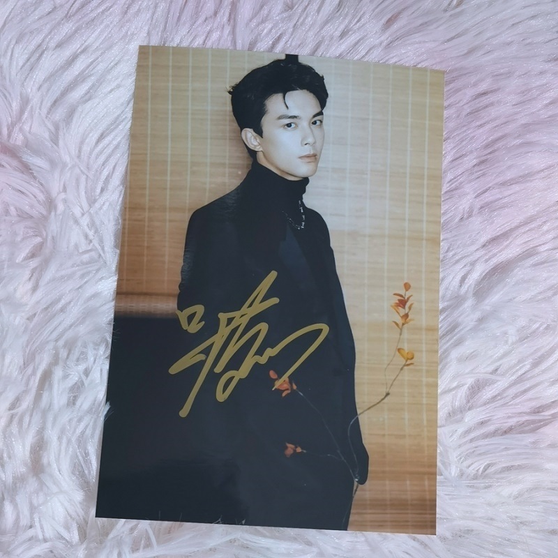 Pre - รูปถ่ายที่มีลายเซ็น WuLei #อู๋เหลย 6 นิ้ว