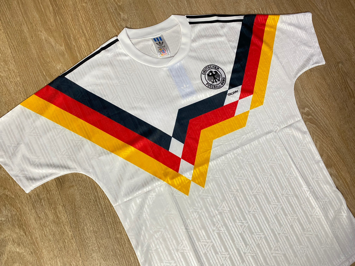 Retro เสื้อฟุตบอลย้อนยุค ทีมชาติ Germany Home เยอรมัน เหย้า ชุดแชมป์ฟุตบอลโลก ปี 1990