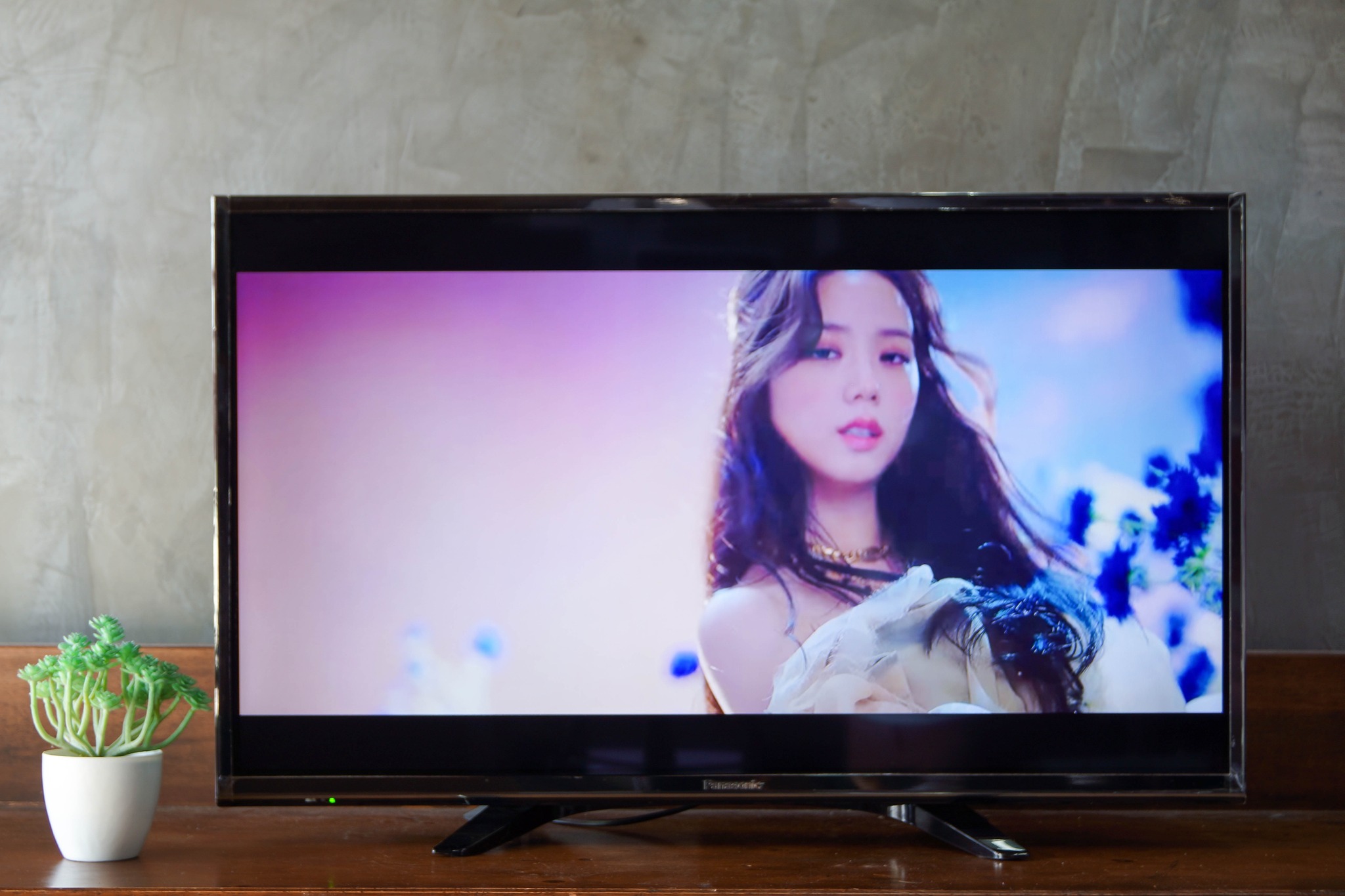 PANASONIC ทีวี FHD LED (32", Smart) รุ่น TH-32FS500T
