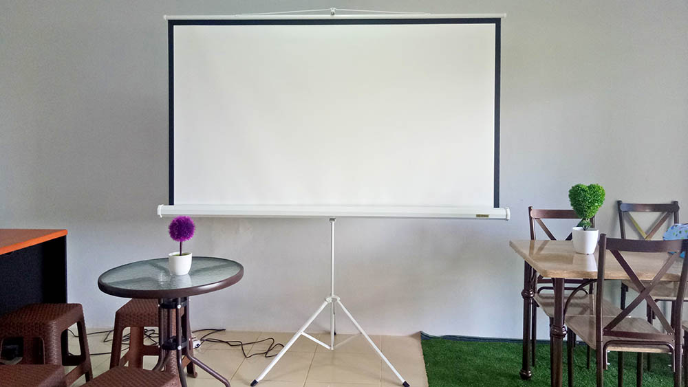 จอขาตั้ง 100 นิ้ว 4:3 Gygar Tripod Screen