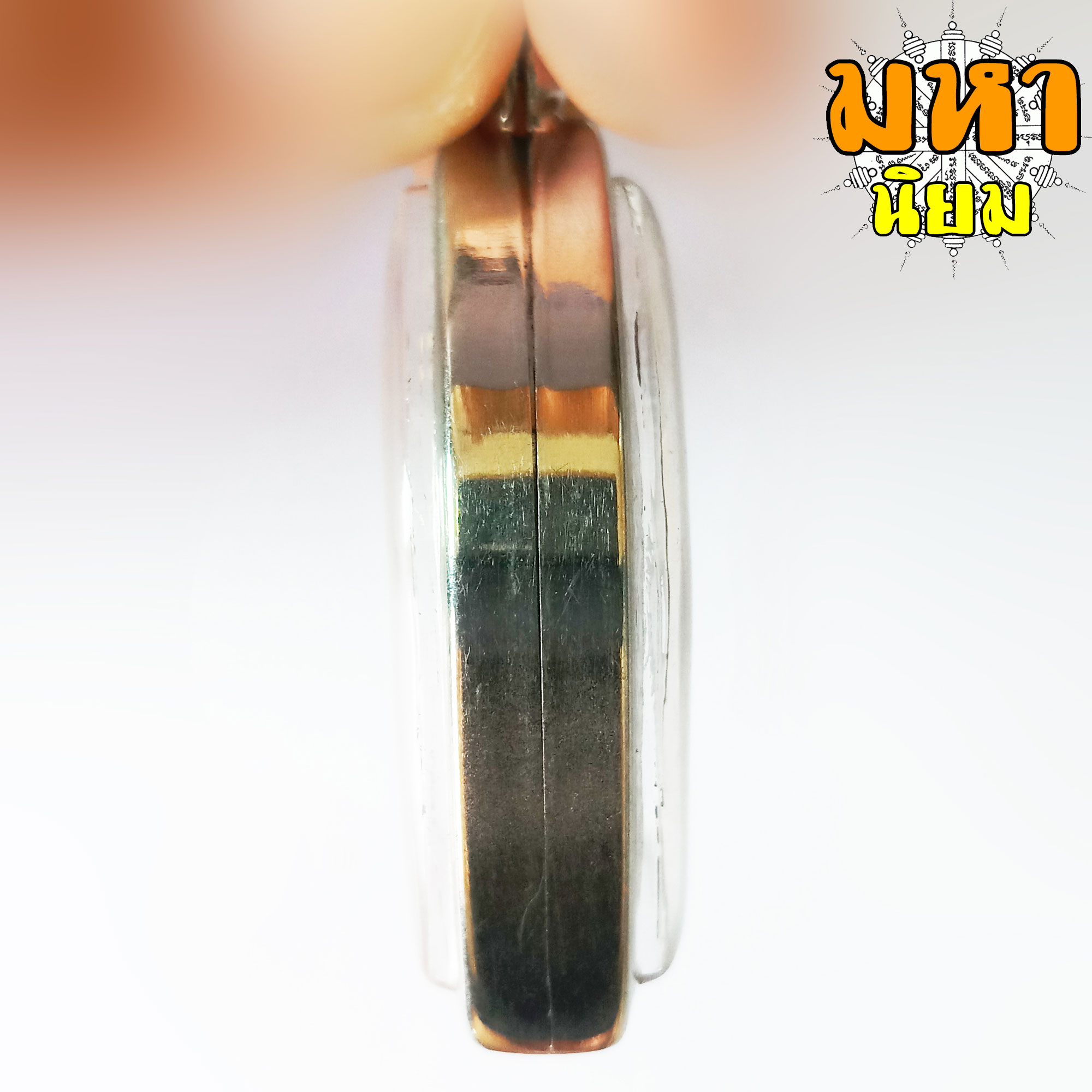 พระขุนแผน อุ้มนางขี่ม้า หลังกุมารเรียกทรัพย์ เลี่ยมกรอบอย่างดี ไม่ทราบที่มาแน่ชัด