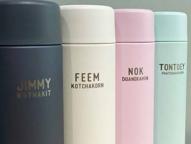 สลักชื่อบนกระบอกน้ำ zojirushi