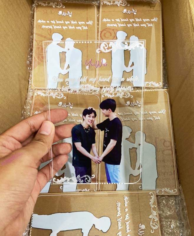 พิมพ์การ์ดอะคลีลิก การ์ดเชิญเข้างาน การ์ดกลุ่ม ใส่รูปถ่าย