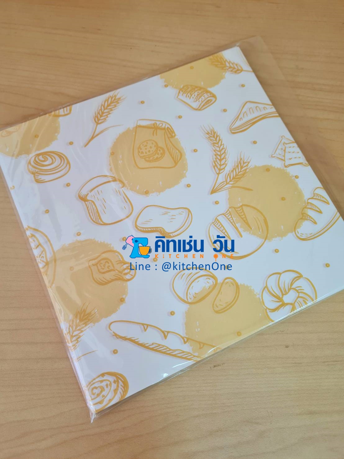 กระดาษรองขนม ห่อขนม กระดาษไขลายน่ารัก (แพ็คละ 100 แผ่น) ขนาด 18x18 ซม ใช้รองอาหาร,ขนม รองอบ ห่อขนม,แซนวิช foodgrade