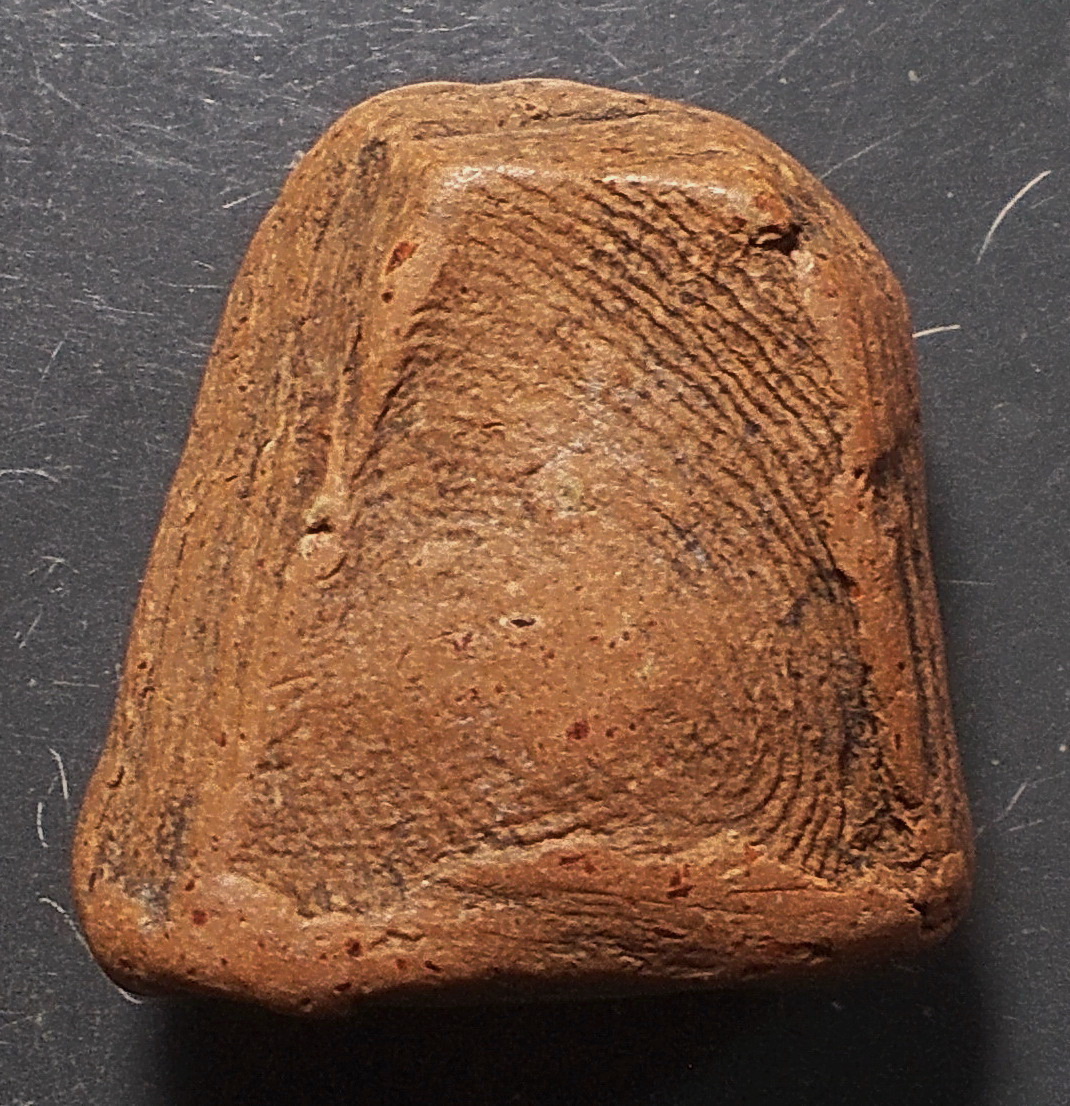 พระปิดตา พิมพ์กระบองไขว้ หลวงพ่อโหน่ง วัดคลองมะดัน สุพรรณบุรี