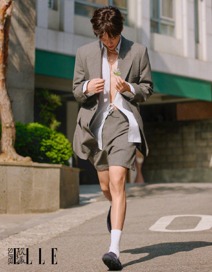 Pre - นิตยสาร Super ELLE YuJingTian อวี๋จิ่งเทียน Tony 2024