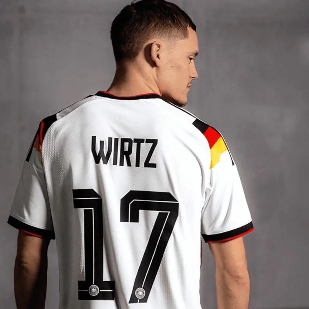 2026-27 มาใหม่เสื้อฟุตบอลทีมชาติเยอรมัน สีขาว สำหรับผู้ชาย Fans Edition เกรดแฟนบอล Size S-2XL พร้อมชื่อ เบอร์ WIRTZ # 17