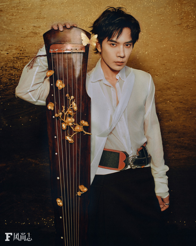 Pre - นิตยสาร F风尚志 เฝิงเจี้ยนอวี่ 冯建宇 FengJianYu 2025 A/B/C+การ์ด+โพลารอยด์