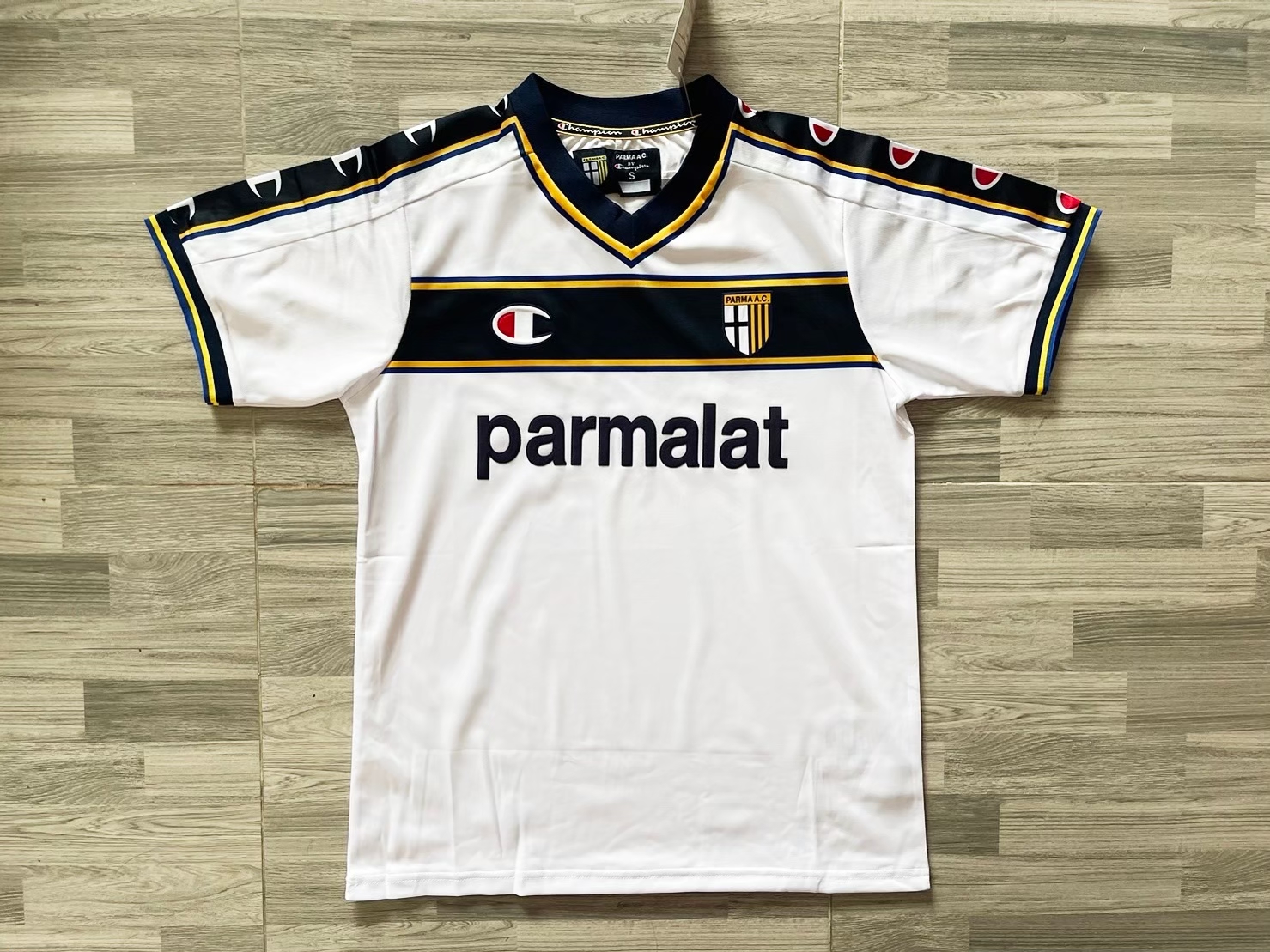 Retro New Original 02-03 Parma Away Retro Soccer Jersey Football ที่นิยมมากที่สุดใหม่เดิม 02-03 Parma ทีมเยือนวินเทจ ชุดฟุตบอล