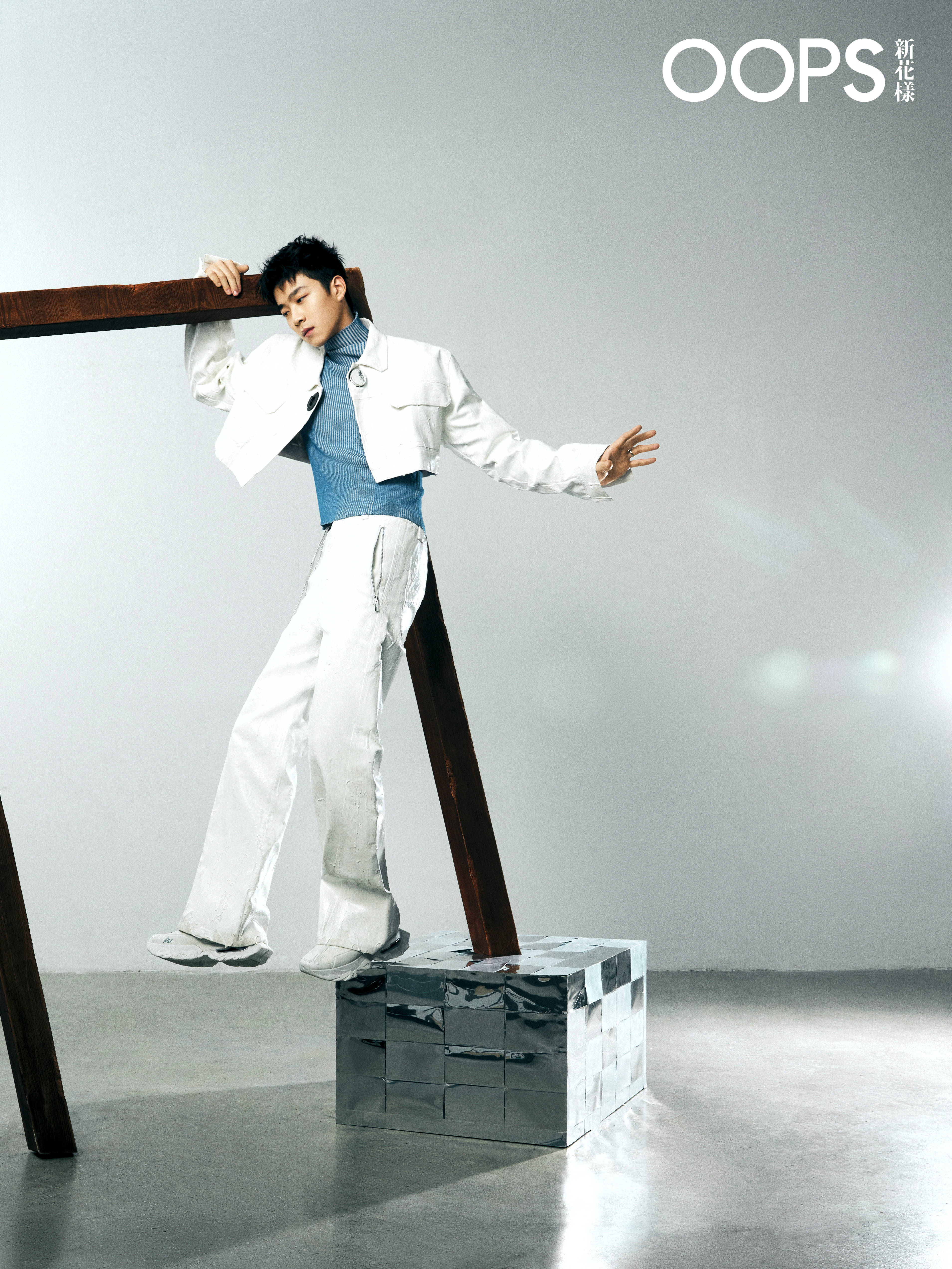 Pre - นิตยสาร Oops จางเจียหยวน ZHANGJIAYUAN INTO1 2023