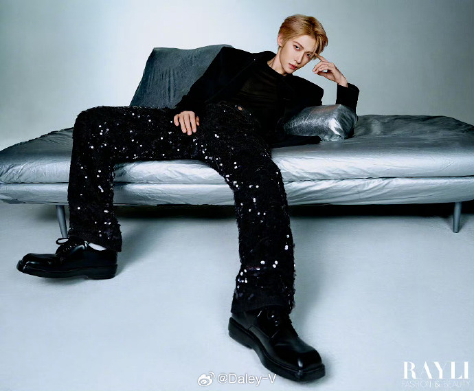 Pre - นิตยสาร 瑞丽服饰美容 Rayli หลิวอวี่ INTO1Liuyu 3/2024 ABCD