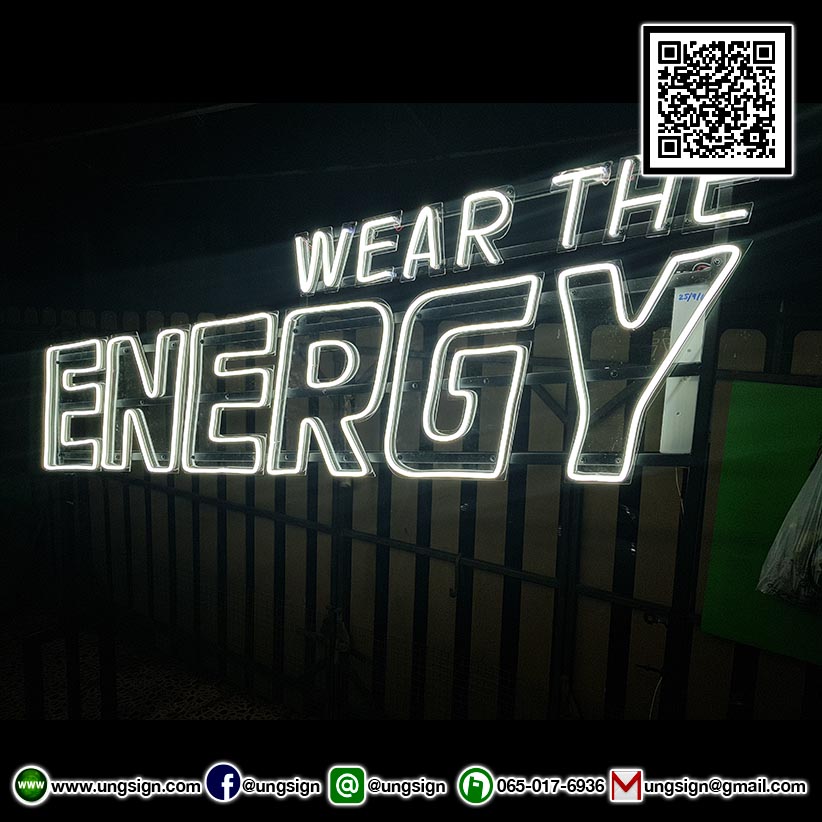 ป้ายไฟ นีออนเฟรค NeonFlex "WEAR THE ENERGY" ไฟสีขาว ติดลงบนอะคริลิคใส รับผลิตตามรูปแบบที่ต้องการ