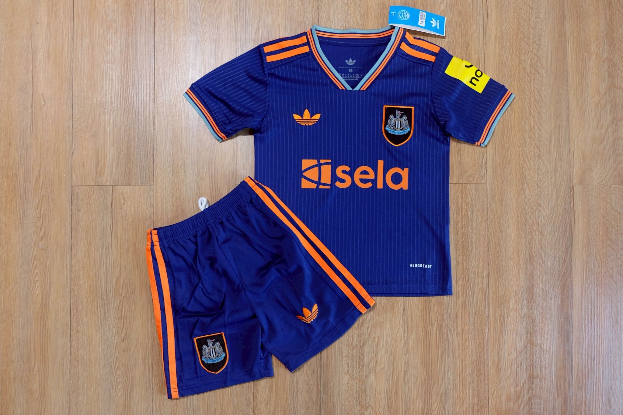 ชุดฟุตบอลเด็ก – นิวคาสเซิล Fans Edition เกรดแฟนบอล 2026