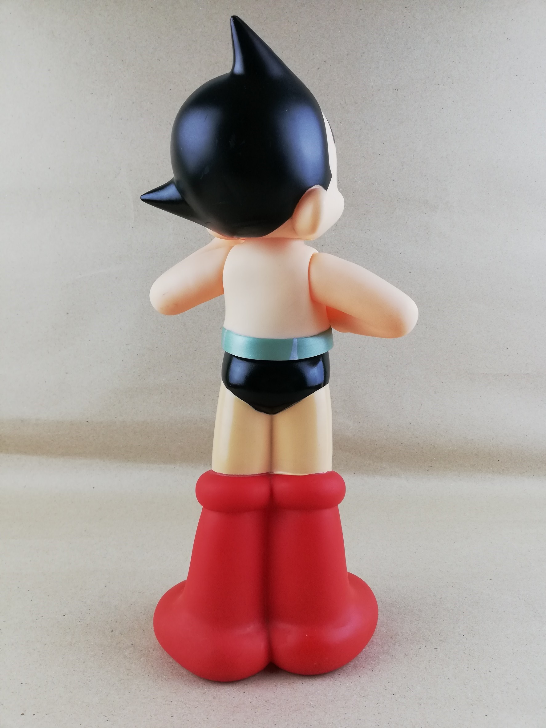 เจ้าหนูอะตอม หรือปรมาณู มีใจ ตัวใหญ่