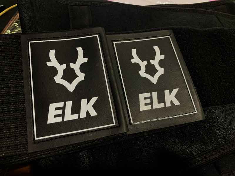 พิมพ์โลโก้บนหนัง สกรีนโลโก้บนหนัง ที่เย็บบนสินค้าแล้ว