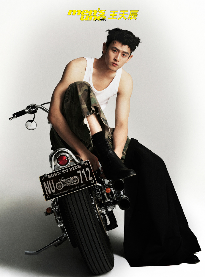 Pre - นิตยสาร Men’s Uno Young! หวังเทียนเฉิน WangTianChen 2025 +การ์ด ปลูกรักพักใจใต้ต้นมะกอกขาว