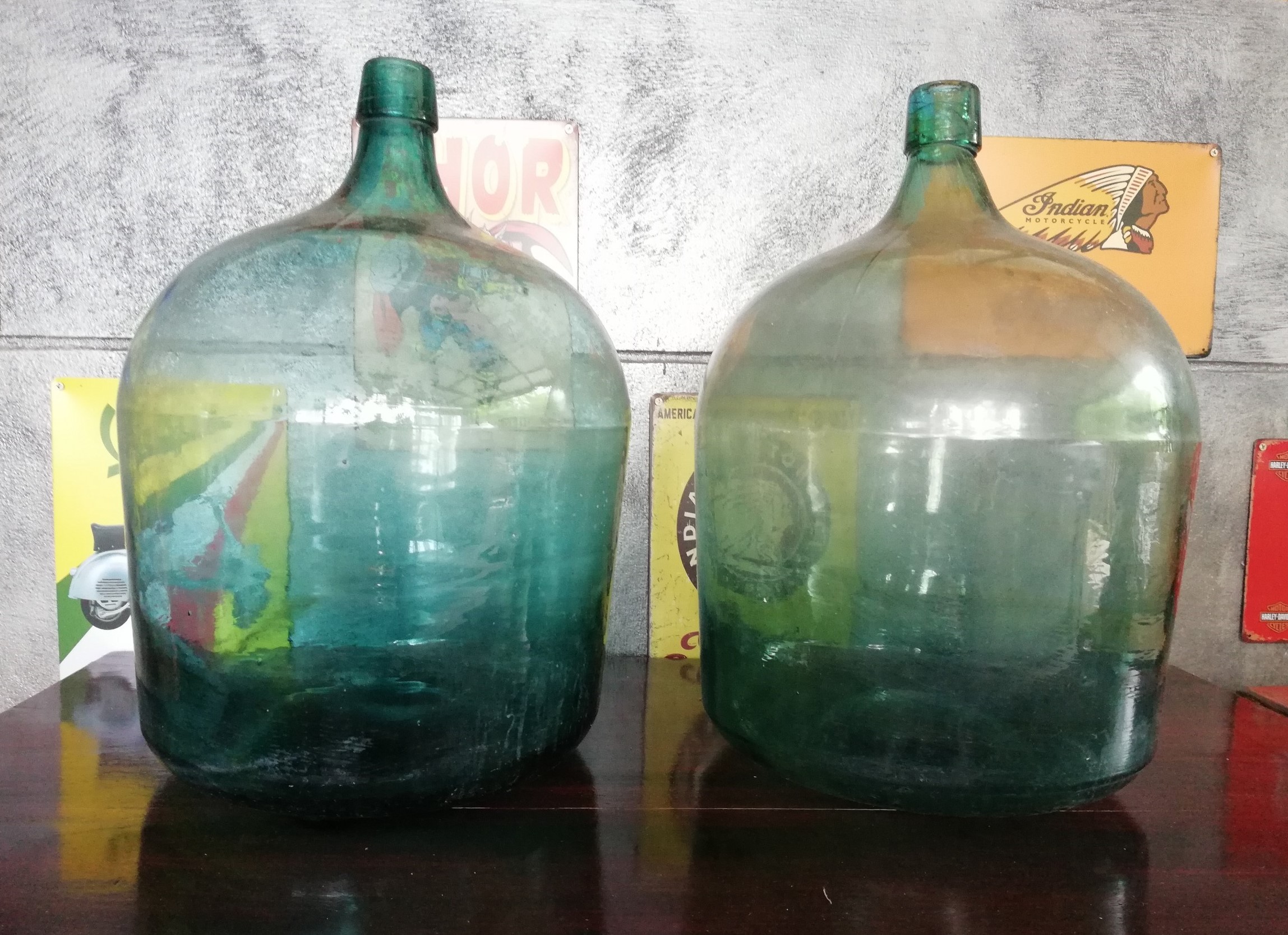 ขวดแก้วโบราณ สีเขียวใบใหญ่