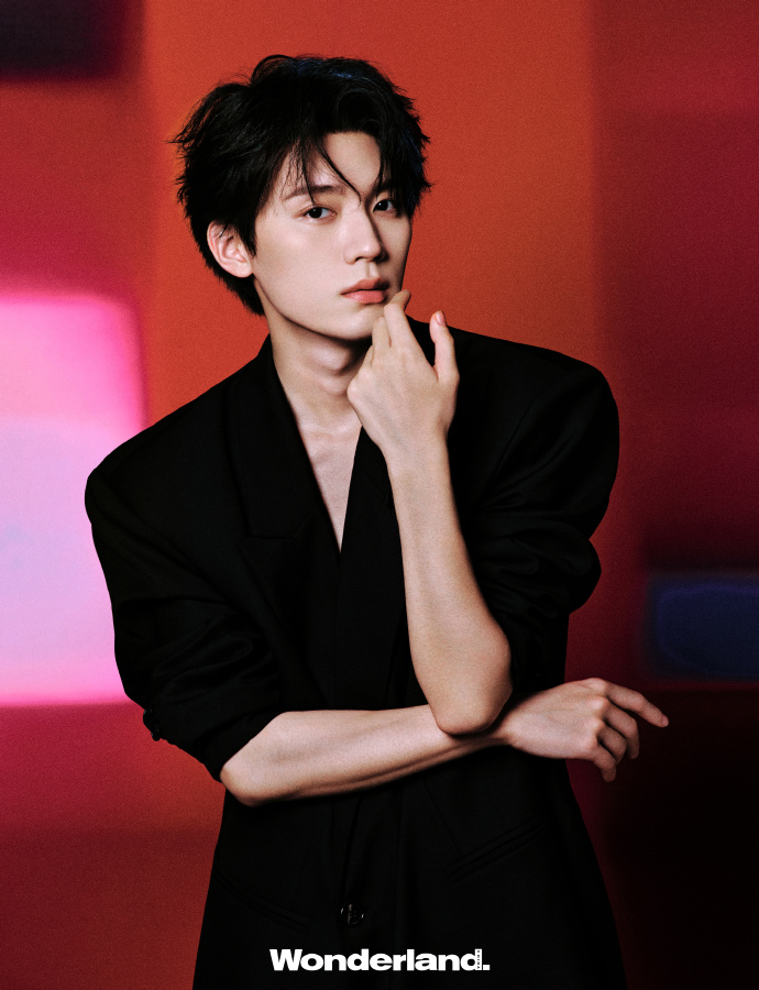 Pre - นิตยสาร Wonderland โจวอี้หราน ZhouYiran ฉบับเดือนกุมภาพันธ์ 2025