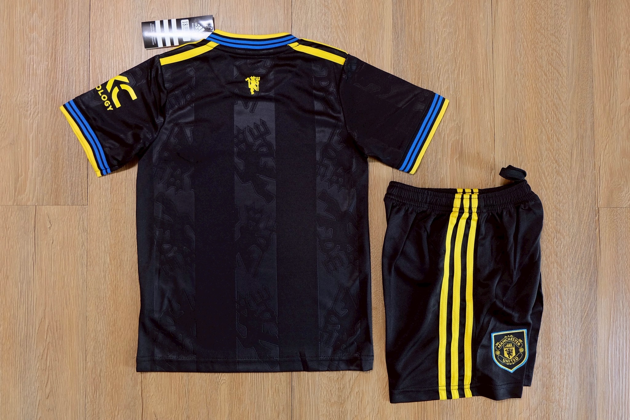 ชุดฟุตบอลเด็ก – 2025-26 ชุดฟุตบอลเด็กเเมนยูฯ สีดำ สำหรับเด็ก Fans Edition เกรดเเฟนบอล Size 18-28