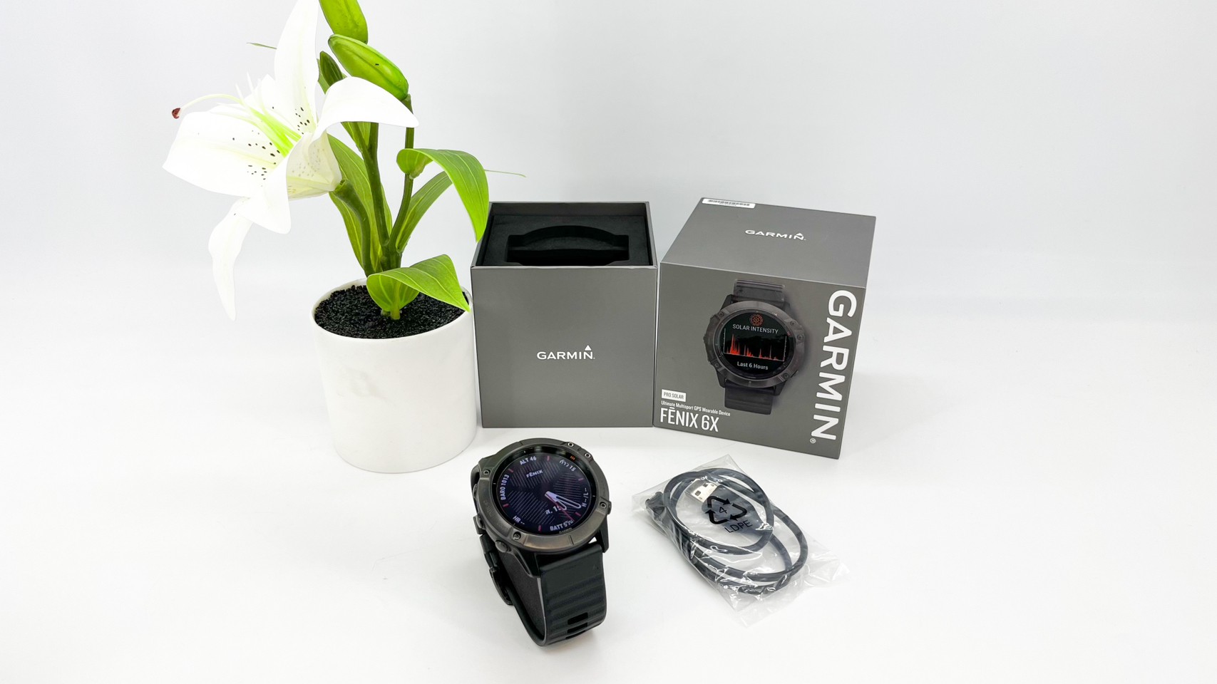 Garmin fēnix 6X Pro Solar - Titanium Carbon Gray DLC with Black Band