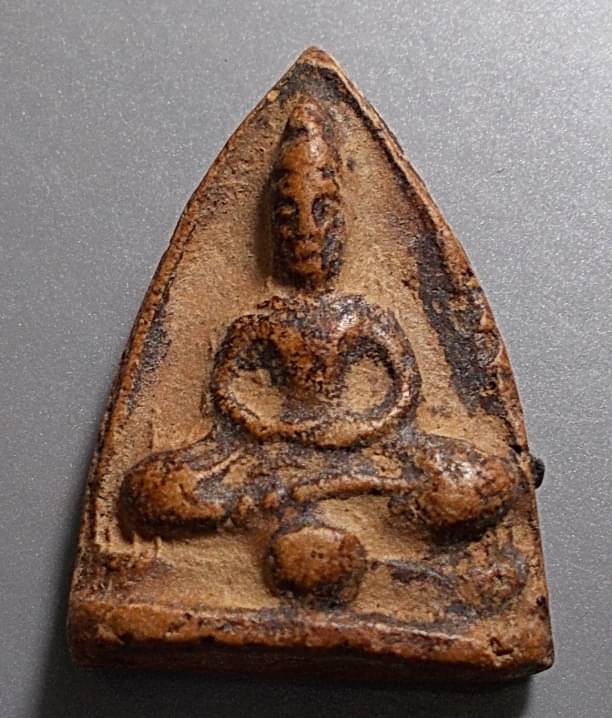 พระโพธิจักร แม่ชีบุญเรือน เนื้อดินเผา ปี 2499 วัดสัมพันธวงศ์ กทม.(ขายแล้ว)