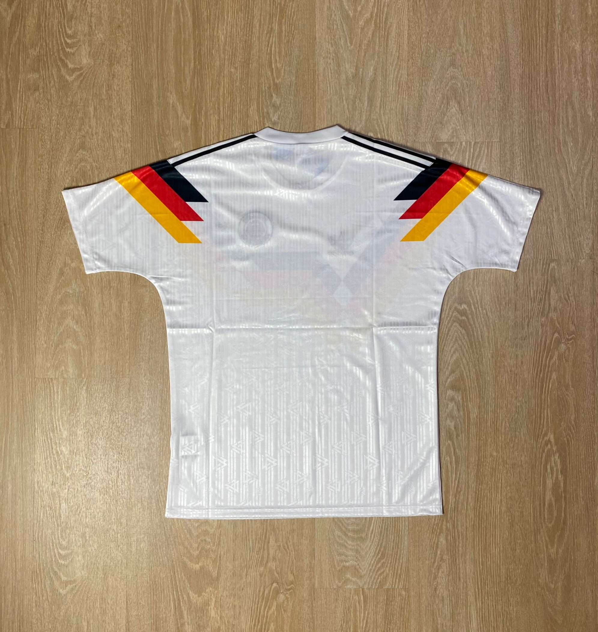 Retro เสื้อฟุตบอลย้อนยุค ทีมชาติ Germany Home เยอรมัน เหย้า ชุดแชมป์ฟุตบอลโลก ปี 1990